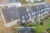 S&P | Drohnenansicht - Achim | Ausbaufähiges Reihenmittelhaus mit Garten und separater Garage