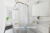 S&P | Badezimmer - Neustadt | Einziehen & Wohlfühlen: Renovierte 3-Zimmer-Wohnung mit Balkon