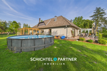 Rastede | Fantastisches Ein- bis Zweifamillienhaus auf großem Grundstück, 26180 Rastede, Einfamilienhaus