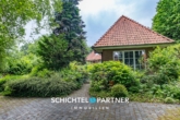 Gnarrenburg - Kuhstedt | Wunderschöne Villa mit parkähnlichem Garten, Doppelcarport und viel Platz - S&P | Frontansicht