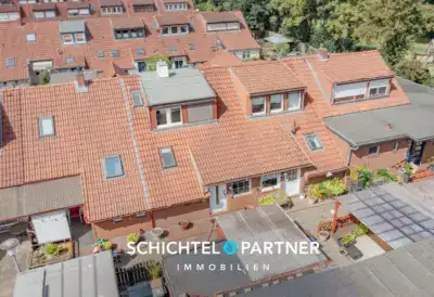 Oslebshausen | Renovierungsbedürftiges Reihenhaus mit Garten- und Hoffläche, 28239 Bremen, Reihenmittelhaus
