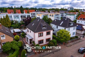 Vegesack | Attraktives Mehrfamilienhaus mit Garten, Garage und Stellplätzen, 28755 Bremen, Mehrfamilienhaus