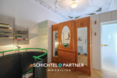 S&P | Flur mit Wendeltreppe - Bremen – Barkhof | Wohnen auf Zeit – Traumhafte Maisonette-Wohnung in stilvollem Altbremer-Haus