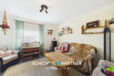 S&P | Wohnzimmer - Quelkhorn | Traumhaftes 3-Parteien-Haus auf schönem Grundstück