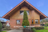 S&P | Hausansicht - Quelkhorn | Traumhaftes 3-Parteien-Haus auf schönem Grundstück