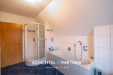 S&P | Badezimmer - Kattenesch | Modernes Einfamilienhaus mit großem Garten und Doppelgarage