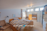 S&P | Schlafzimmer - Loxstedt | Spannendes Einfamilienhaus mit Gewerbeanteil und schönem Garten