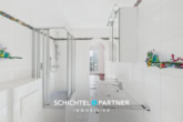 S&P | Badezimmer - Uphusen | Rentables Wohn- und Geschäftshaus mit Hinterhof und Autohalle