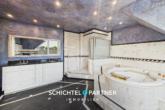 S&P | Badezimmer - Uphusen | Rentables Wohn- & Geschäftshaus mit großem Hinterhof & Autohalle