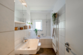 Badezimmer - Neu Schwachhausen | Sofort Bezugsfertig: Renovierte 3-Zimmer-Wohnung mit Balkon