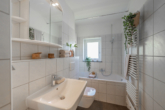 Badezimmer - Neu Schwachhausen | Sofort Bezugsfertig: Renovierte 3-Zimmer-Wohnung mit Balkon