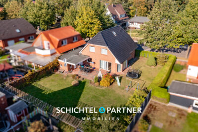 Surheide | Schickes Einfamilienhaus mit Terrasse, Garage und großem Garten, 27574 Bremerhaven, Einfamilienhaus