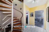 S&P | Flur mit Wendeltreppe - Bremerhaven | Helle und bezugsfertige 3-Zimmer-Maisonettewohnung