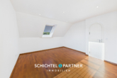 S&P | Schlafzimmer - Uphusen | Rentables Wohn- und Geschäftshaus mit Hinterhof und Autohalle