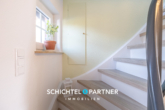 S&P I Treppenaufgang - Kleinensiel | Charmantes Einfamilienhaus mit Terrasse und großem Garten