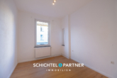 S&P | Schlafzimmer - Neustadt | Renovierte helle 3-Zimmer-Wohnung mit Balkon & Einbauküche